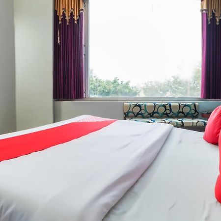 Oyo 69402 Yogeshwar Dhaam Hotel Vrindāvan Eksteriør billede