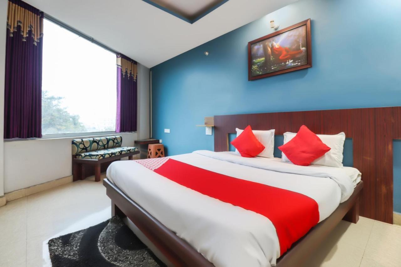 Oyo 69402 Yogeshwar Dhaam Hotel Vrindāvan Eksteriør billede