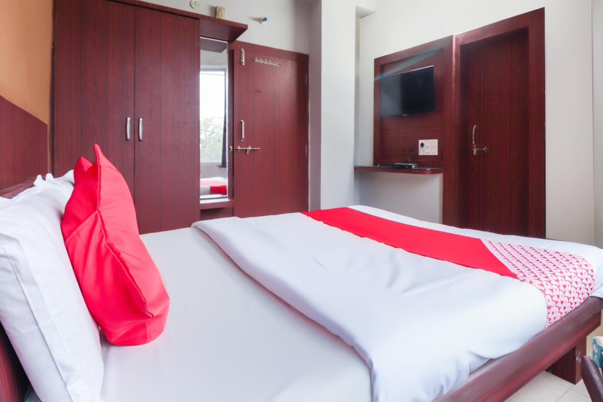 Oyo 69402 Yogeshwar Dhaam Hotel Vrindāvan Eksteriør billede