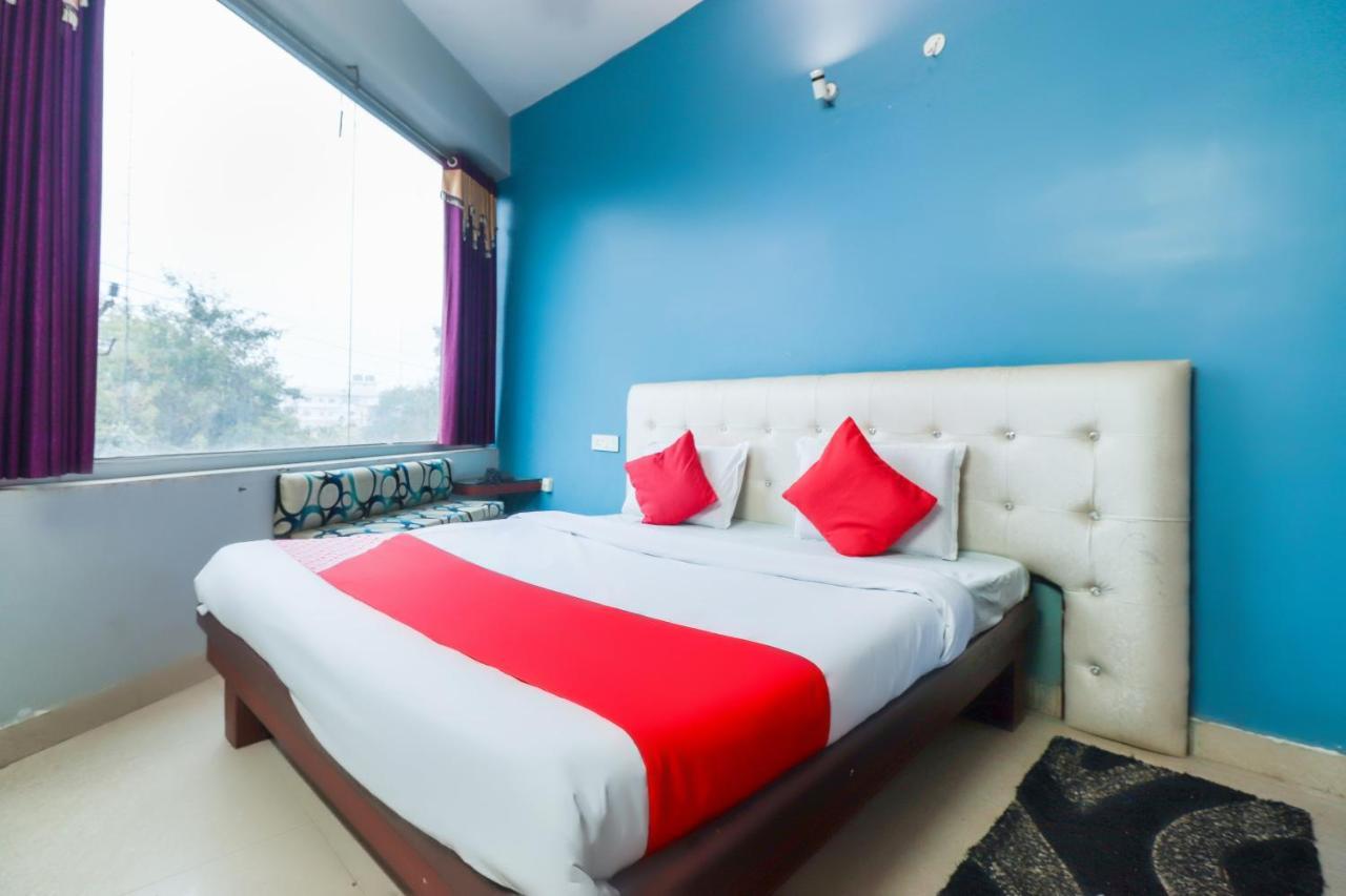 Oyo 69402 Yogeshwar Dhaam Hotel Vrindāvan Eksteriør billede