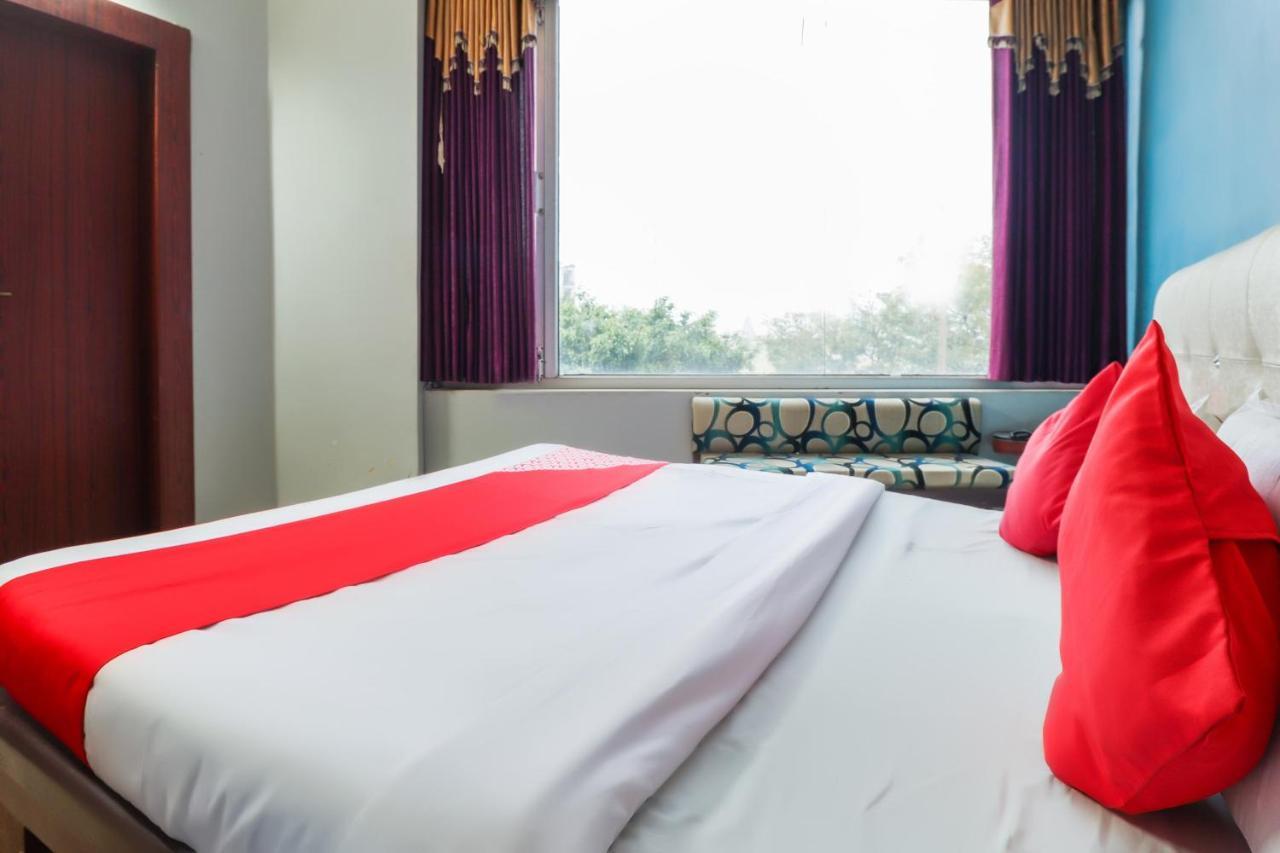 Oyo 69402 Yogeshwar Dhaam Hotel Vrindāvan Eksteriør billede