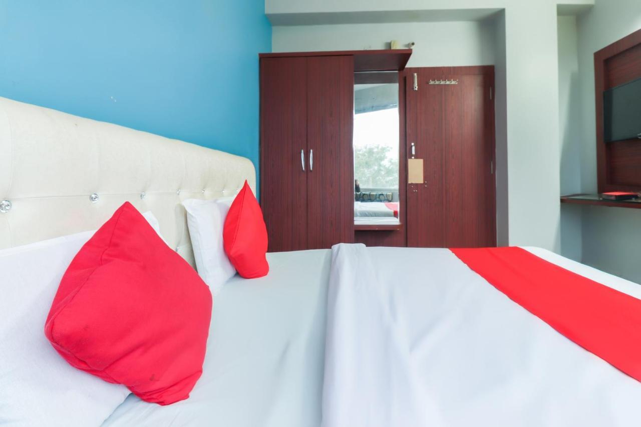 Oyo 69402 Yogeshwar Dhaam Hotel Vrindāvan Eksteriør billede